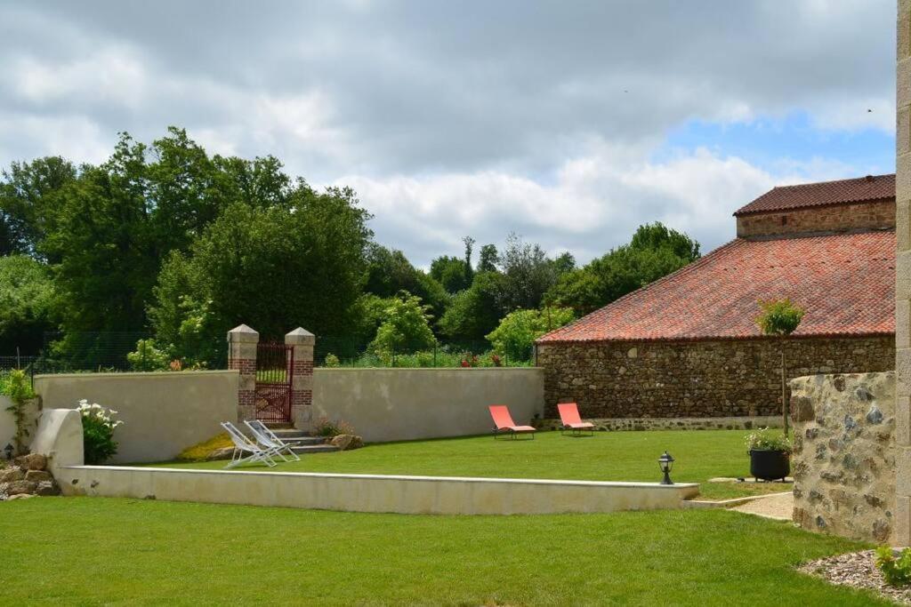 Gite La Dortiere S'Amuse, Magnifique Maison De Maitre 12Min Du Puy Du Fo Villa Sevremont Luaran gambar